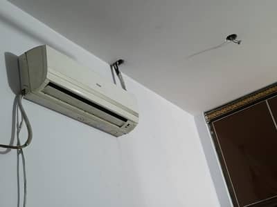 1.5 hier AC ok ha gas bhi hai chalta ha