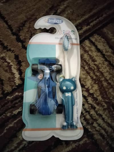 tooth brush with car