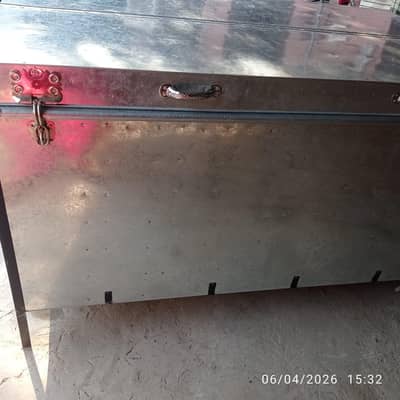 Large Peti (Trunk) 5.5 ft by 3.25 ft