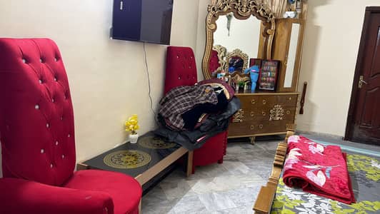 New hai srf 1 month use howa hai mattress bilkul new pra howa hai wo