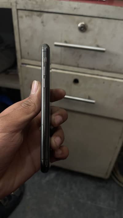 iPhone 11 pro 256gb pta approved