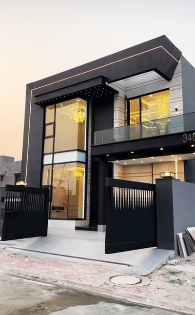 10 MARLA HOUSE WITH GOOD CONSTRUCTION AND ON ELEGANT LOCATION AVAILABLE FOR SALE IN BAHRIA TOWN