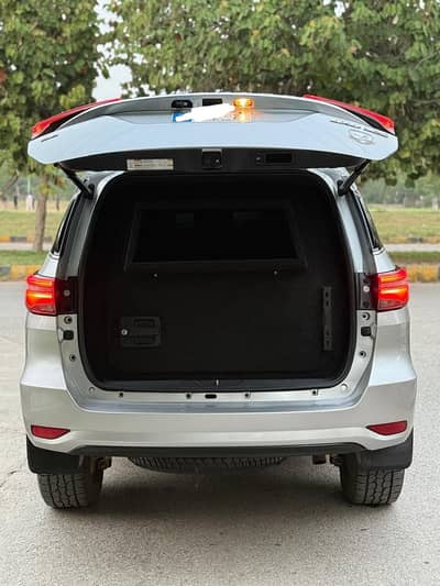 HRC Bulletproof & Luxury Vehicle Rentals – Lahore | VIP Travel Service