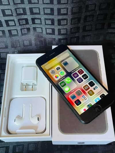 iphone 6 plas 128 GB with box my WhatsApp number 0325/2261/268