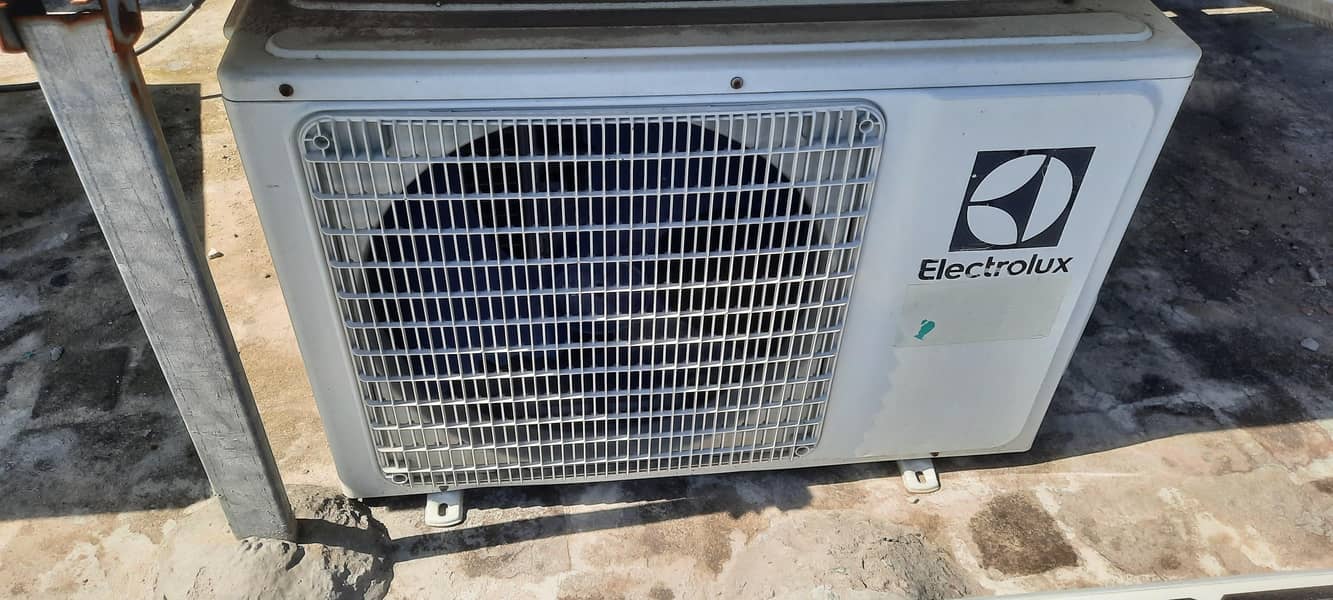 Electrolux split ac  1.5 4