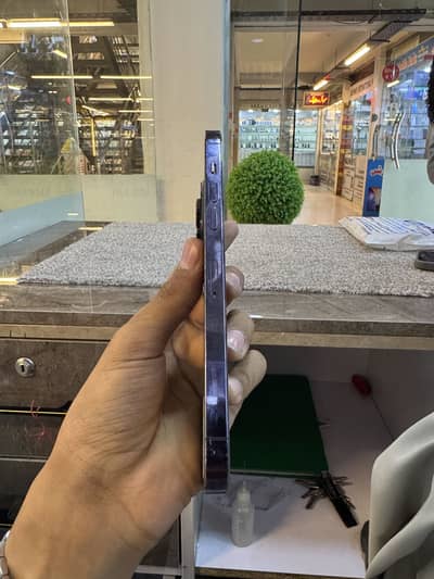 256 GB water pack only one scratch on screen all ok