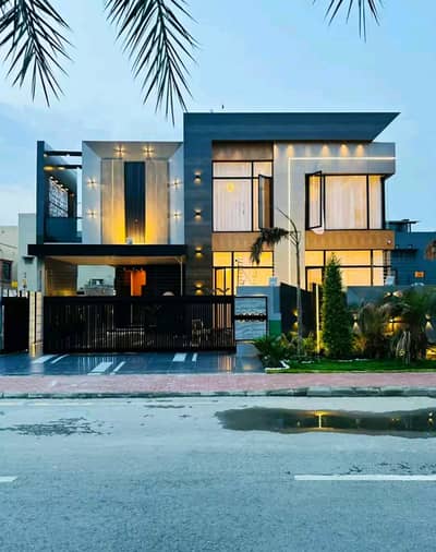 1 KANAL LUXURY HOUSE WITH SOLID CONSTRUCTION AVAILABLE FOR SALE IN BAHRIA TOWN