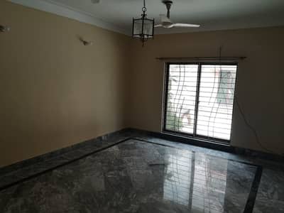5 Marla House 3 Beds Available For Rent In Main Cantt.