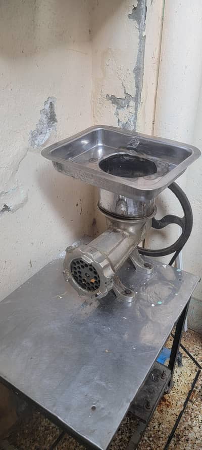 Qeemy wali machine/Meat mincer