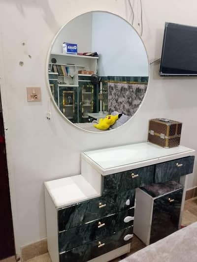 dressing table with chairs