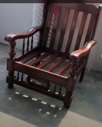 5 Seater old design Sofa Set for sale