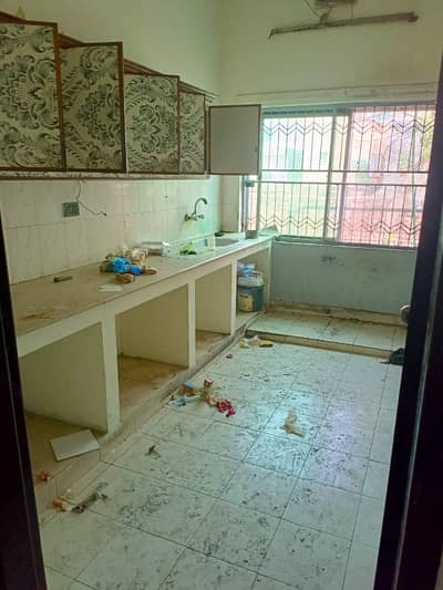 12 Marla Upper Portion For Rent ( Railway Officers Colony )