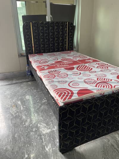 Single bed with mattress