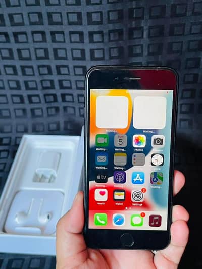 iphone 6 plas 128 GB with box my WhatsApp number 0325/22/61/268