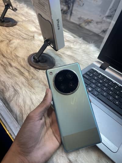 Infinix zero40 8/256 gb