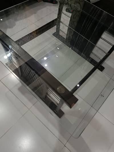 Drawing room central table - Excellent condition