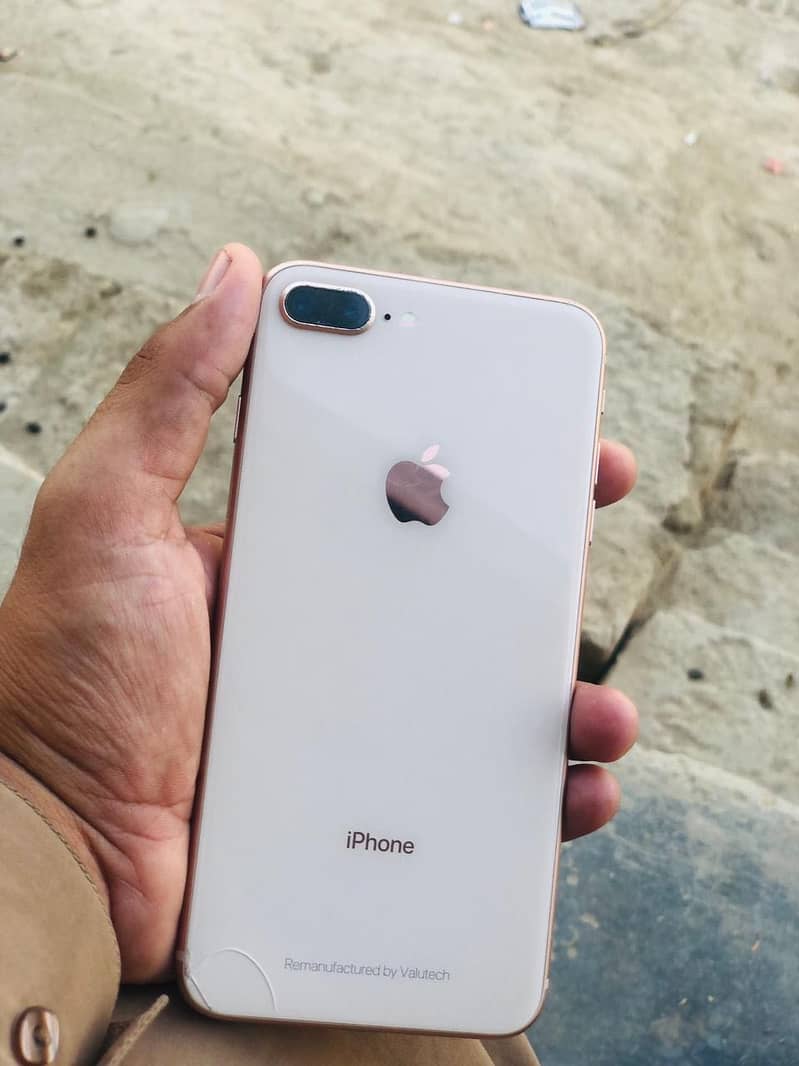 iPhone 8 Plus 1