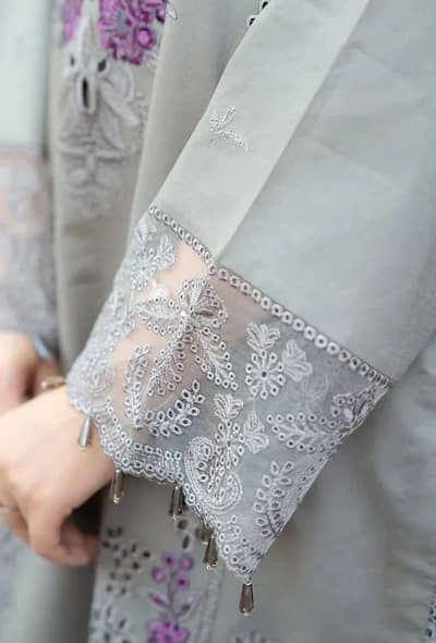 Product Name: 3 Pcs Women's Unstitched Embroidered Suit