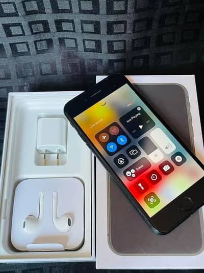 iphone 6 plas 128 GB with box my WhatsApp number 0325/22/61/268