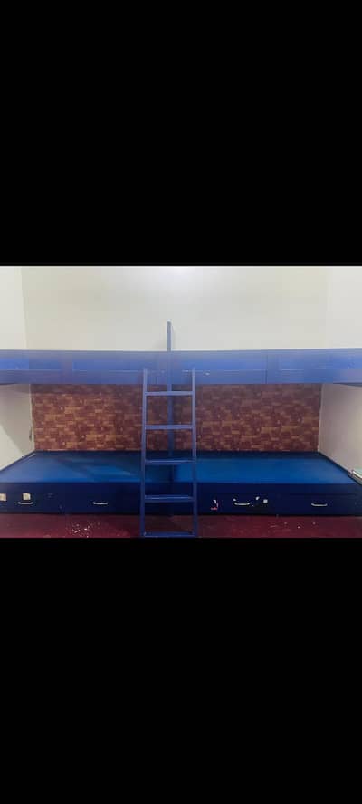 4 bed ,2 peace,blue shade lush condition