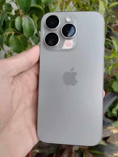 IPHONE 15 PRO (94 health)