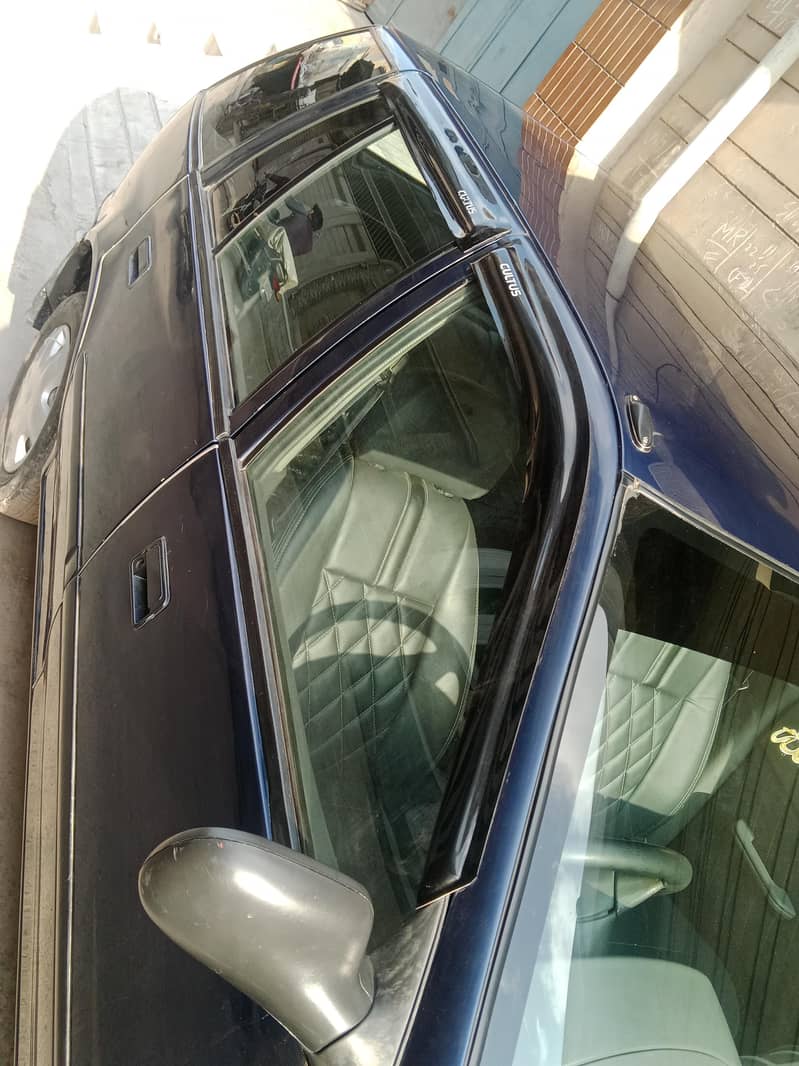 چھت ڈگی جان باقی ساری پینٹ ہے گاڑی میں کسی قسم کا کوئی کام نہیں ہے 2