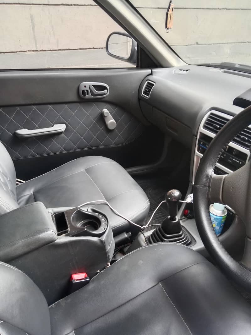 چھت ڈگی جان باقی ساری پینٹ ہے گاڑی میں کسی قسم کا کوئی کام نہیں ہے 11