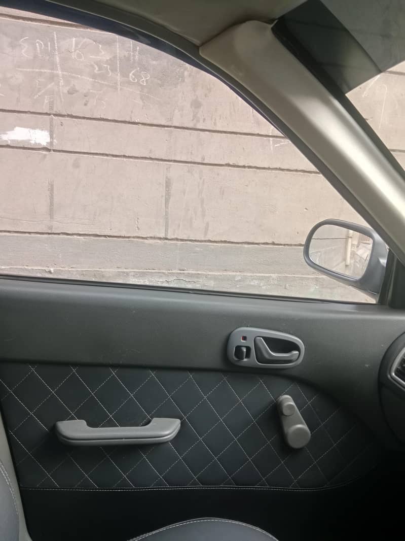 چھت ڈگی جان باقی ساری پینٹ ہے گاڑی میں کسی قسم کا کوئی کام نہیں ہے 12