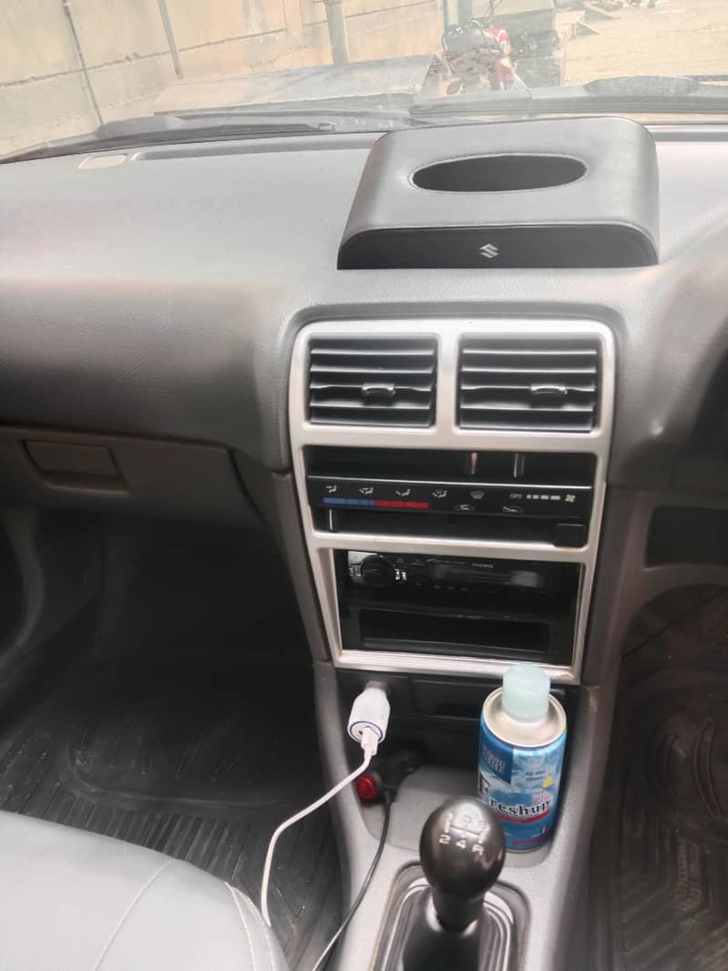 چھت ڈگی جان باقی ساری پینٹ ہے گاڑی میں کسی قسم کا کوئی کام نہیں ہے 13