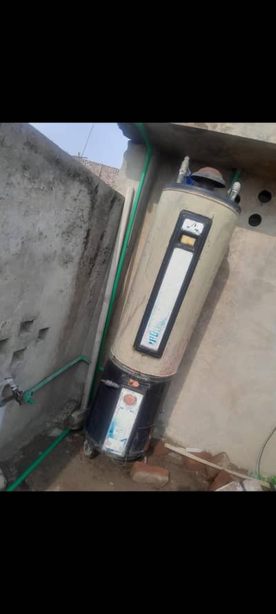 Gas Gayser for sale 8/10 condition