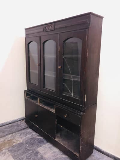 Showcase & Dressing Table + Sheesha