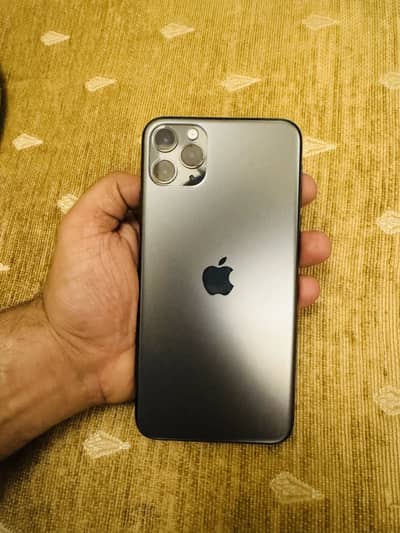 SELLING I PHONE 11 PRO MAX 256 GB DUAL PHYSICAL PTA APPROVED WITH BOX