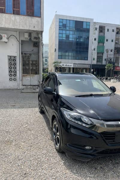 Honda Vezel Hybrid Z Honda Sensing 2016 – Top of the Line!