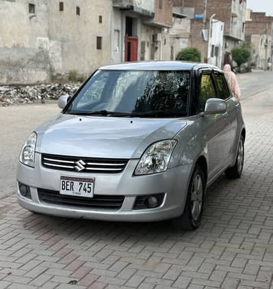 Suzuki Swift DLX 1.3 Navigation 2015 December. Totel Genuine.