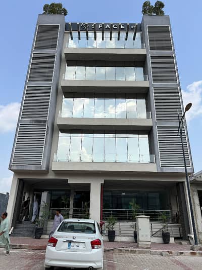 Corporate Standard Commercial Building for Lease Spacious & Accessible