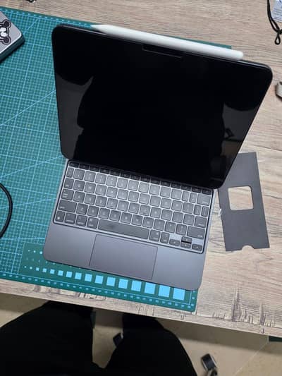 Apple ipad pro M4 new condition