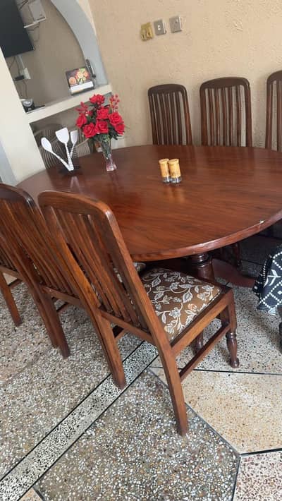 6 seater Dining table