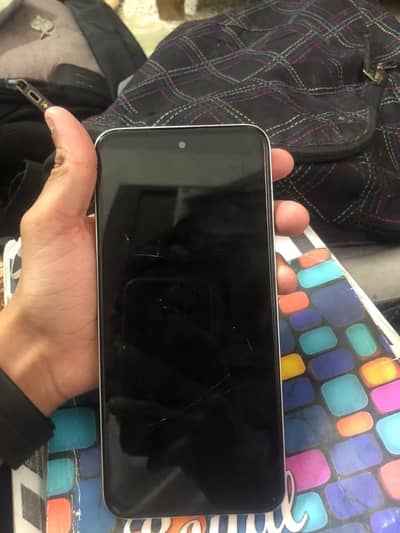 Pta approved hai  8/128 gb bas screen thori si crack gai