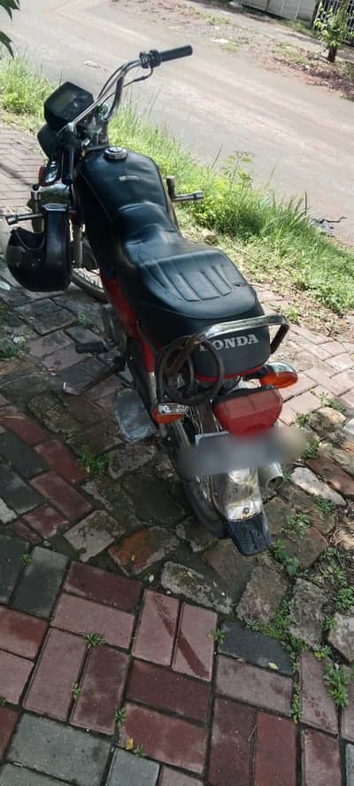 Honda CD70 bike for sale . . .