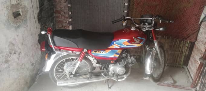 Honda CD 70 2026 red