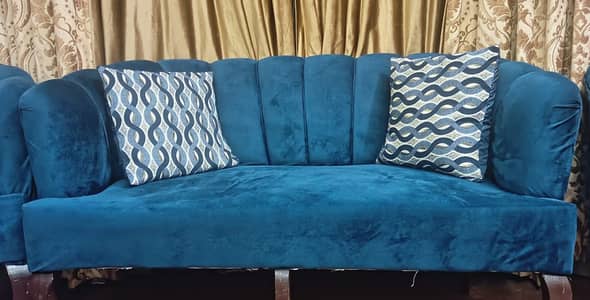 4 Seater Sofa Set in Very Good Condition