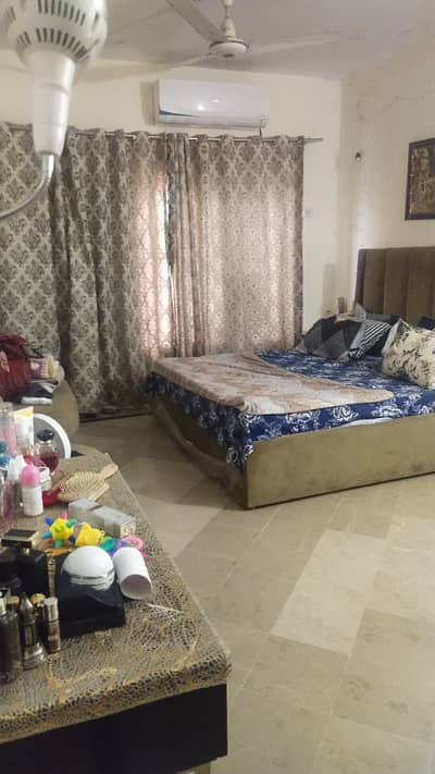 Punjabi govt phase 2 society 1 furnished room available for rent