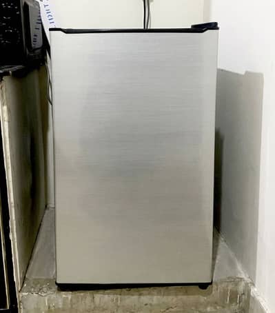 Dawlance Single Door Mini Fridge (urgent sell)