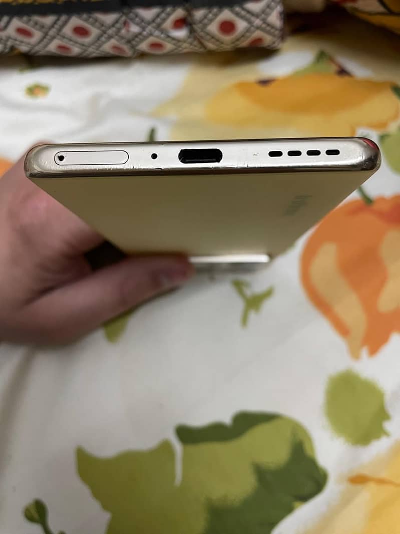 Infinix  Note 40 pro 4