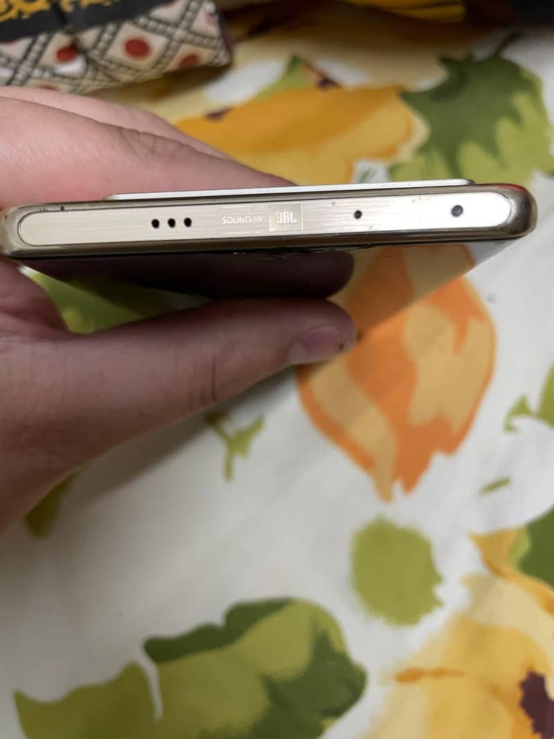 Infinix  Note 40 pro 5