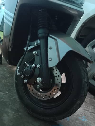 Brand New electric scooter Reevo A12