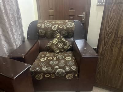 “3 Piece Sofa Set Wooden Stylish Clean Condition”