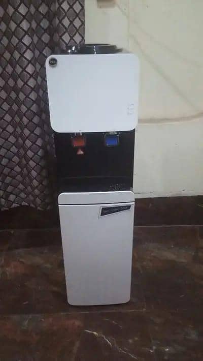 Pel water dispenser with refrigerator or fridge available urgent sale