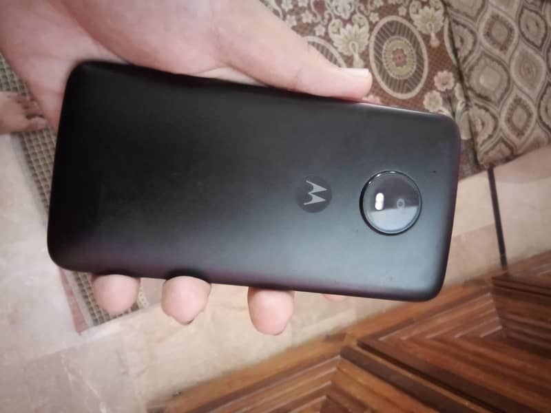 moto E4 3