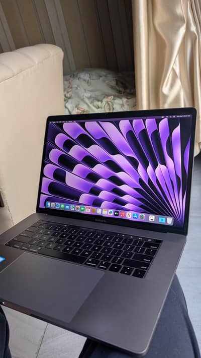 Macbook pro 2018 16/256gb